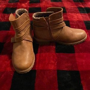 Girls brown ankle zip boots
